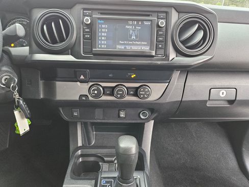 Used 2019 Toyota Tacoma SR image 10