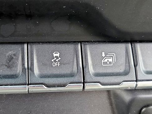Used 2020 Chevrolet Silverado 1500 LT AWD/4WD image 20