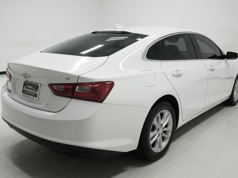 Used 2017 Chevrolet Malibu LT image 4