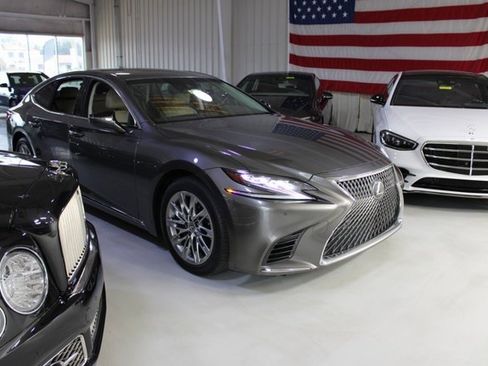 Used 2018 Lexus LS 500 w/ Accessory Package (Z1) image 34