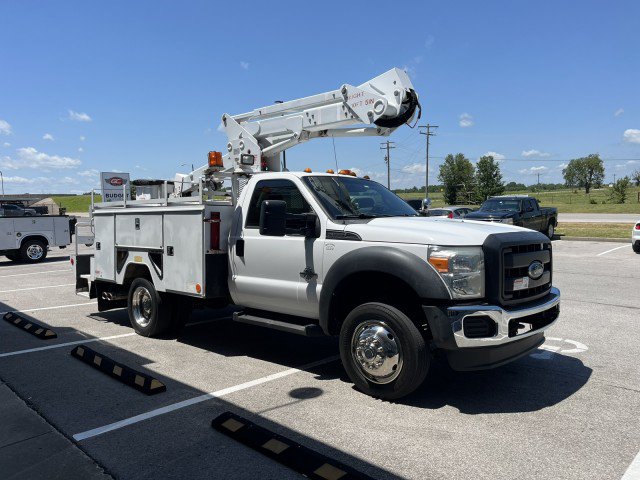 Used 2015 Ford F550 4x4 Regular Cab Super Duty image 4