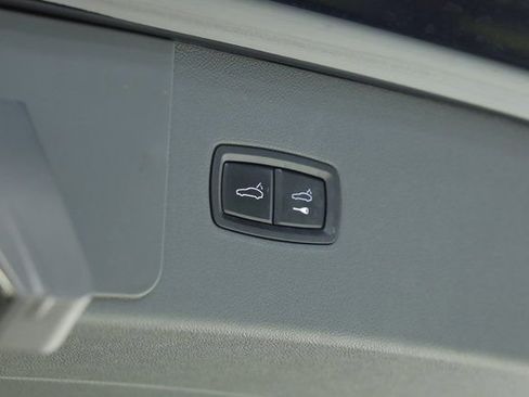 Used 2022 Porsche Cayenne Platinum Edition image 42