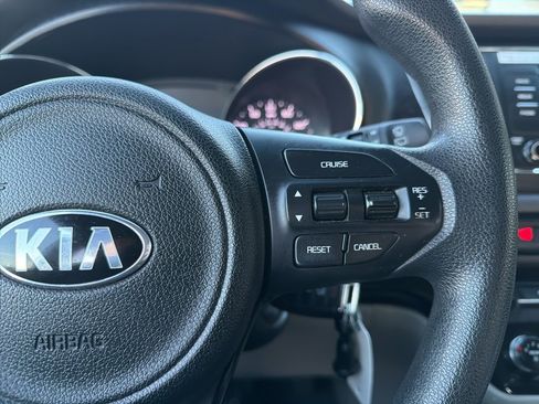 Certified 2018 Kia Sedona L image 38