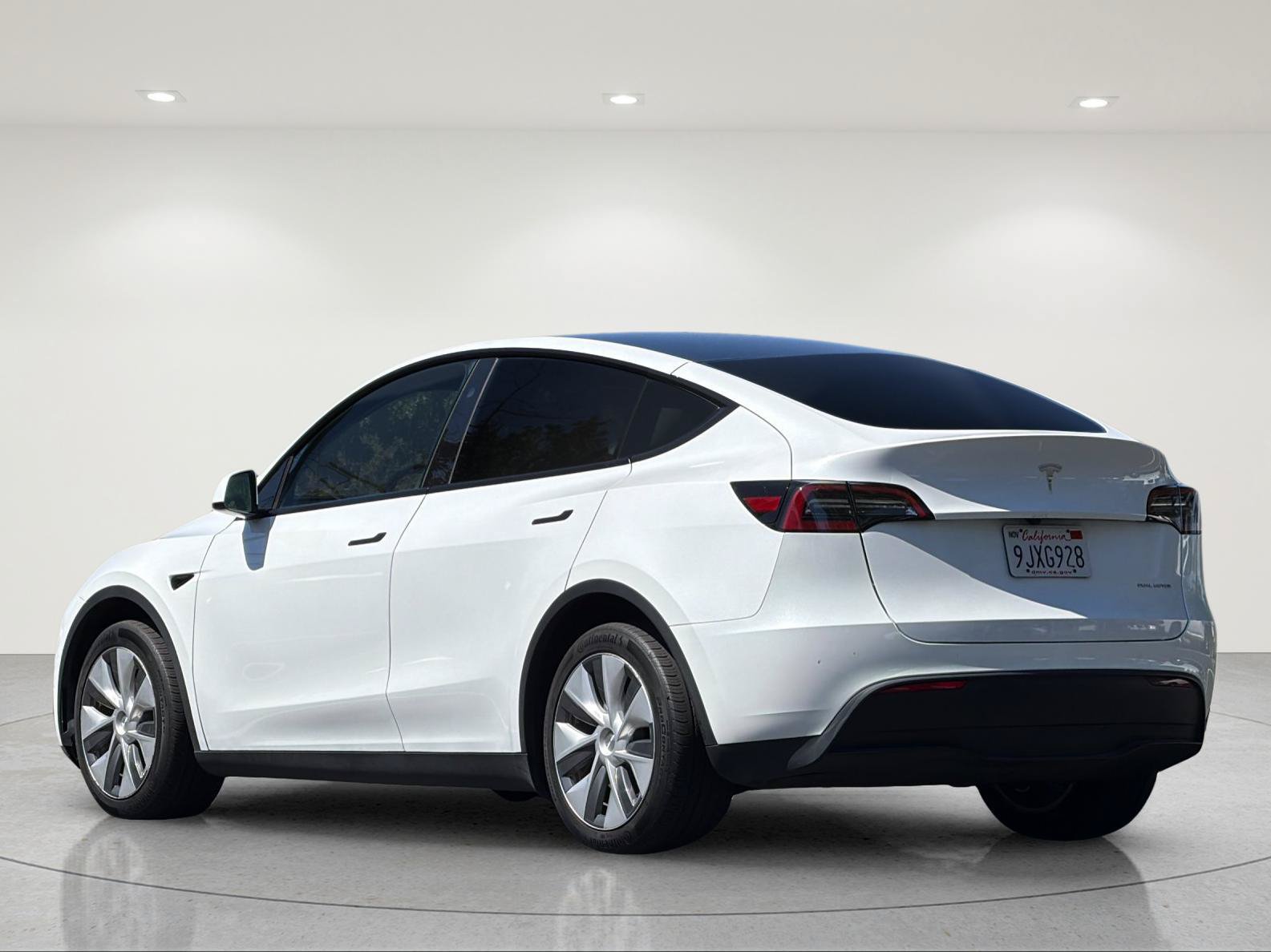 Used 2023 Tesla Model Y Long Range AWD/4WD image 3