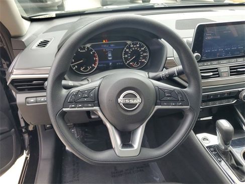 Used 2024 Nissan Altima 2.5 SV image 5