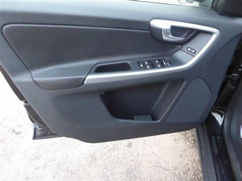 Used 2010 Volvo XC60 T6 image 9