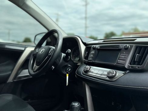 Used 2013 Toyota RAV4 XLE FWD image 32