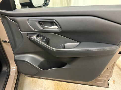 Certified 2024 Nissan Rogue SV image 27