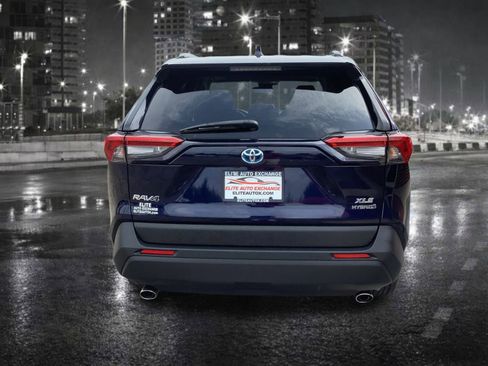 Used 2021 Toyota RAV4 XLE w/ Convenience Package image 7