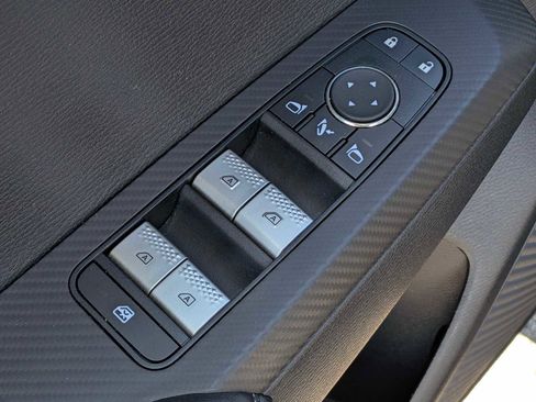 Used 2025 Mitsubishi Outlander SEL image 17