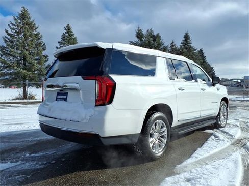 Used 2023 GMC Yukon XL SLT image 7