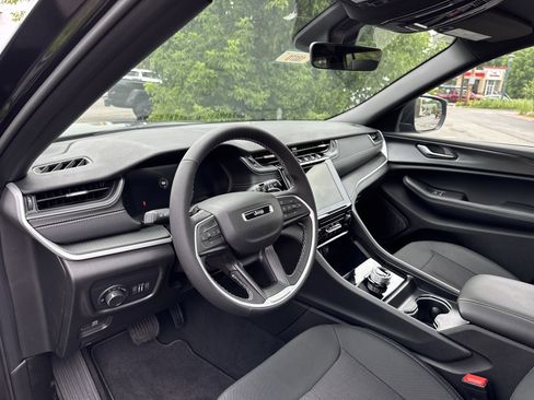 New 2025 Jeep Grand Cherokee L Laredo w/ Trailer Tow Package image 9