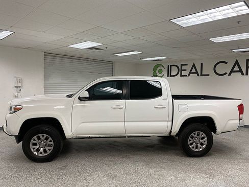 Used 2016 Toyota Tacoma SR5 w/ SR5 Appearance Package (SN) image 8