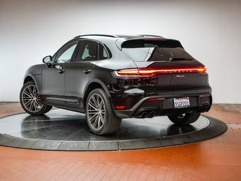 Used 2025 Porsche Macan image 3