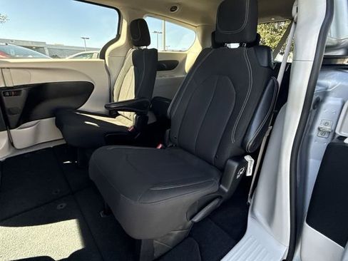 Used 2023 Chrysler Voyager LX FWD image 23