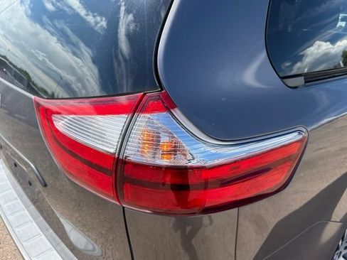 Used 2019 Toyota Sienna XLE Premium w/ Protection Package FWD image 13