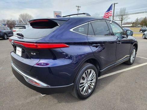 Used 2023 Toyota Venza XLE image 7