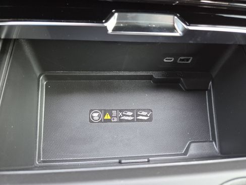 New 2026 GMC Yukon XL Denali Ultimate w/ LPO, Floor Liner Package AWD/4WD image 9