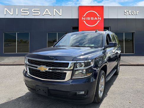 Used 2017 Chevrolet Tahoe LT w/ Luxury Package AWD/4WD image 3