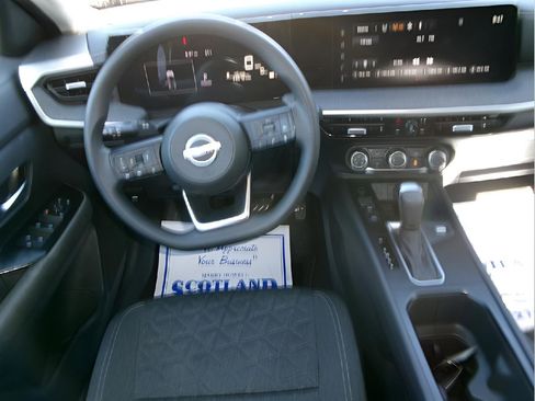 Used 2025 Nissan Kicks SV image 11