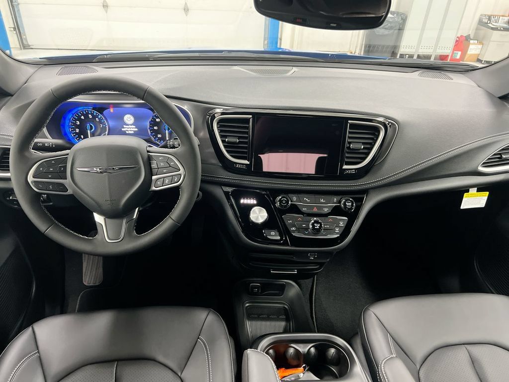 New 2026 Chrysler Pacifica Select FWD image 10