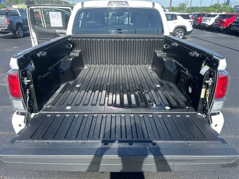Used 2023 Toyota Tacoma TRD Off-Road w/ TRD Premium Off Road Package AWD/4WD image 24
