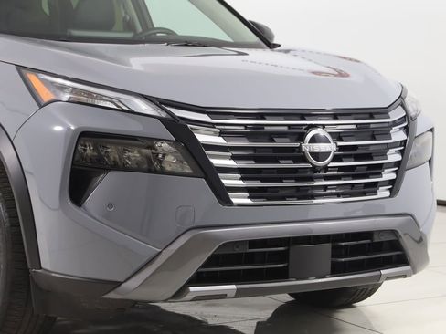 Used 2025 Nissan Rogue SL w/ Tech Package FWD image 42