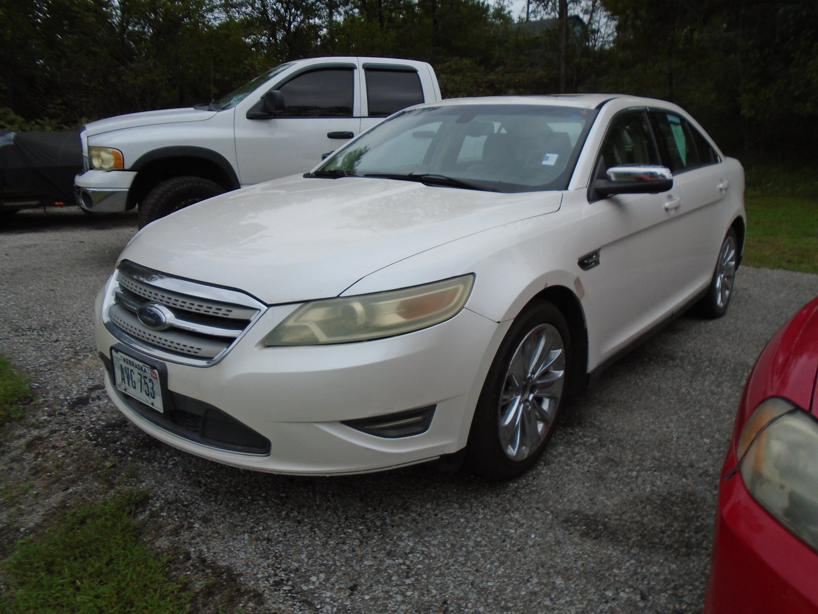 Used 2010 Ford Taurus Limited FWD image 2