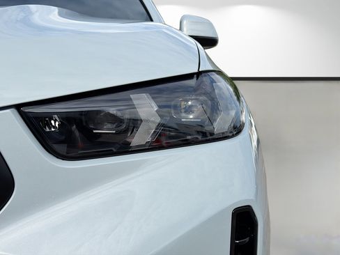 New 2026 BMW X6 xDrive40i image 9