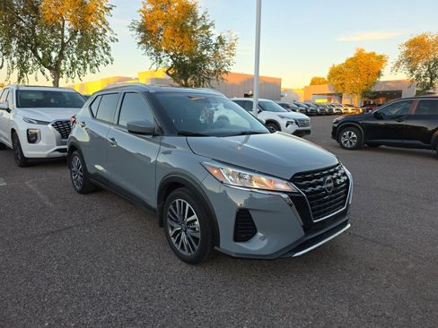 Used 2024 Nissan Kicks SV image 2