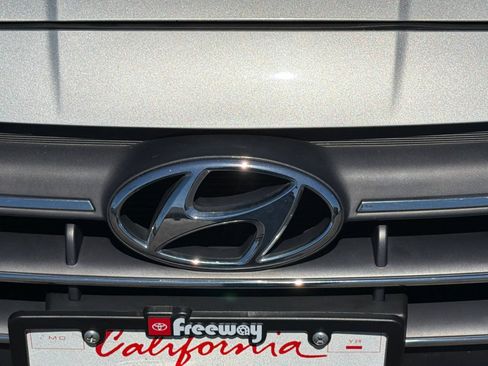 Used 2019 Hyundai Elantra SE w/ Cargo Package FWD image 38