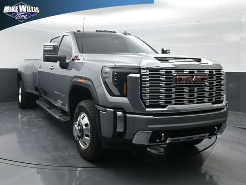 Used 2025 GMC Sierra 3500 Denali w/ Denali Reserve Package AWD/4WD image 1