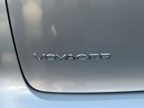 Used 2023 Chrysler Voyager LX FWD image 12