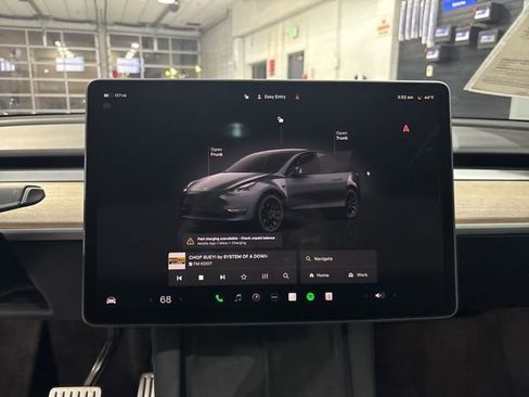 Used 2023 Tesla Model Y Performance image 17