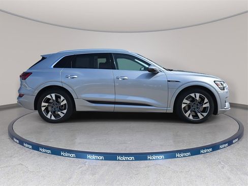 Certified 2022 Audi e-tron Premium image 2