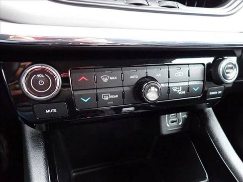 Used 2022 Jeep Compass Limited AWD/4WD image 19