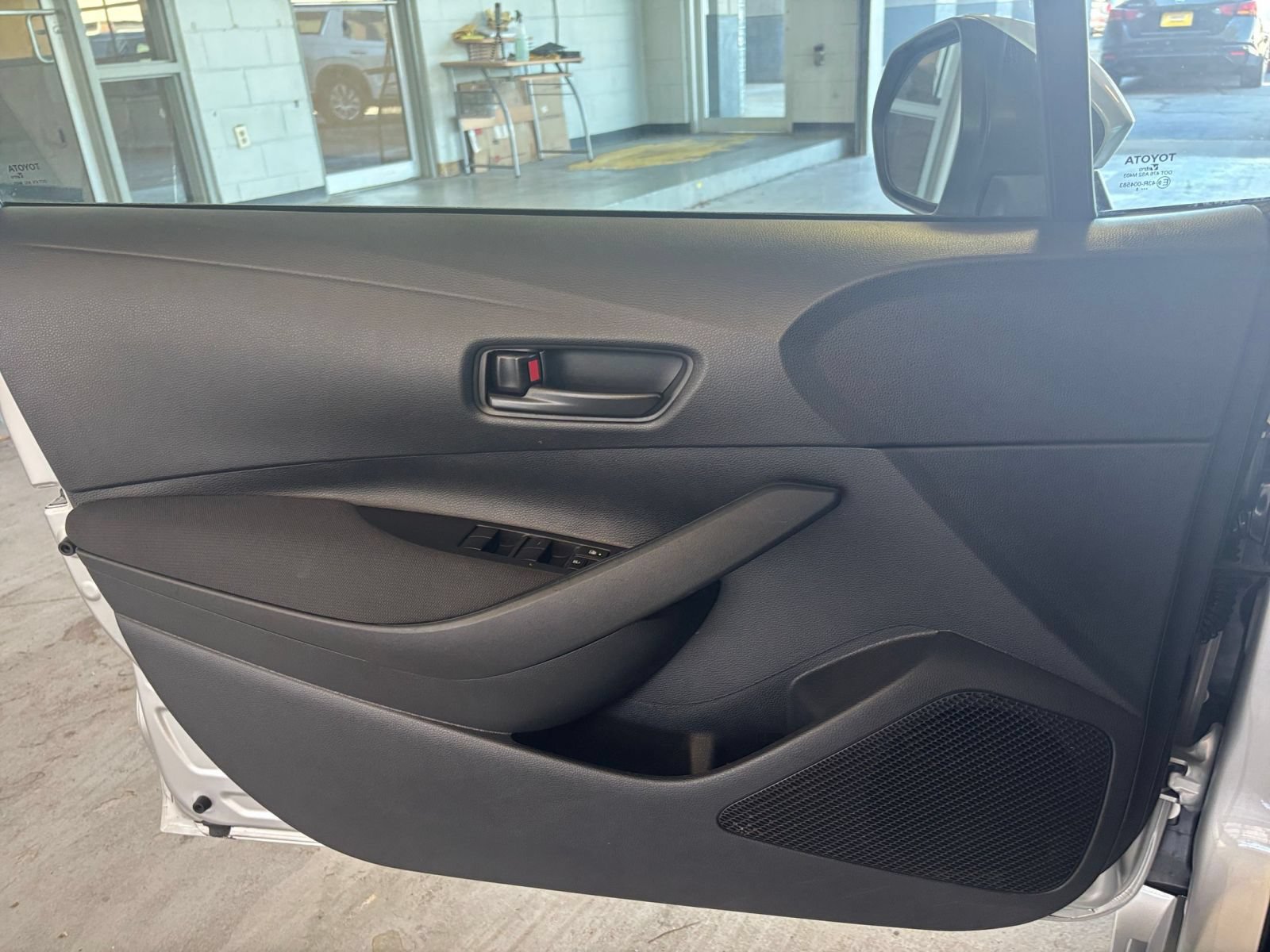 Used 2025 Toyota Corolla LE FWD image 18