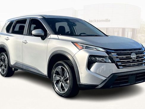 Used 2024 Nissan Rogue SV image 3