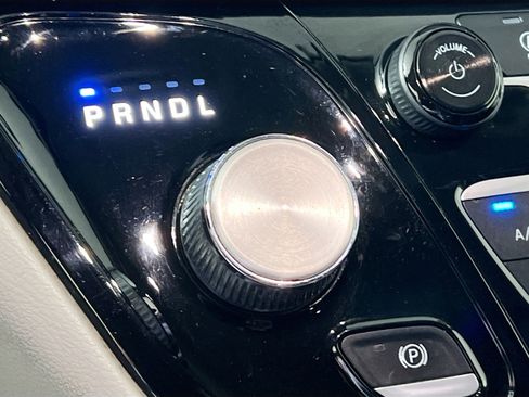 Used 2018 Chrysler Pacifica Touring-L image 25