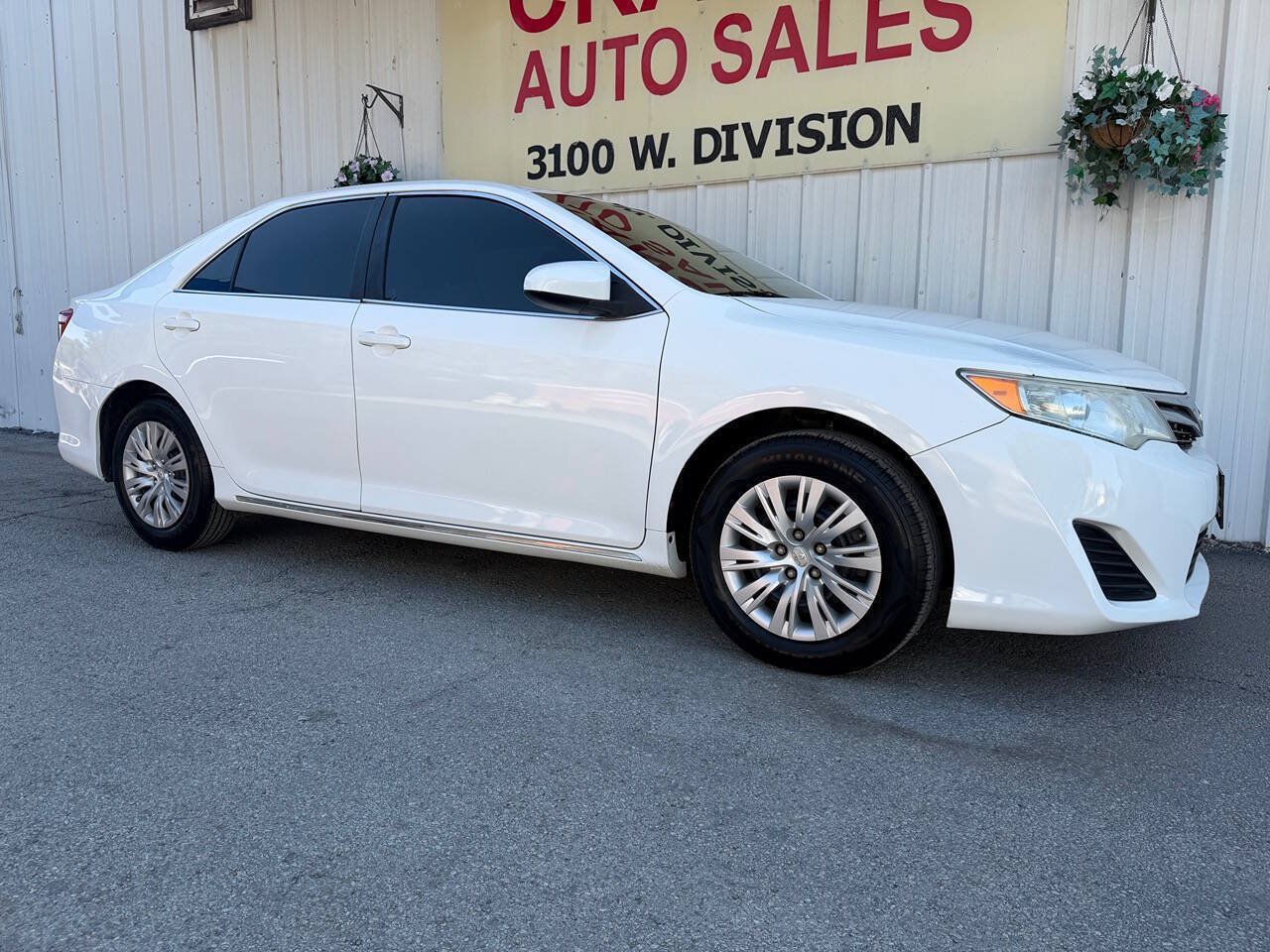 Used 2014 Toyota Camry LE FWD image 2