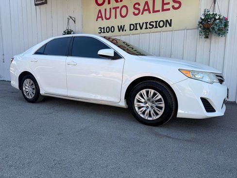 Used 2014 Toyota Camry LE FWD image 2