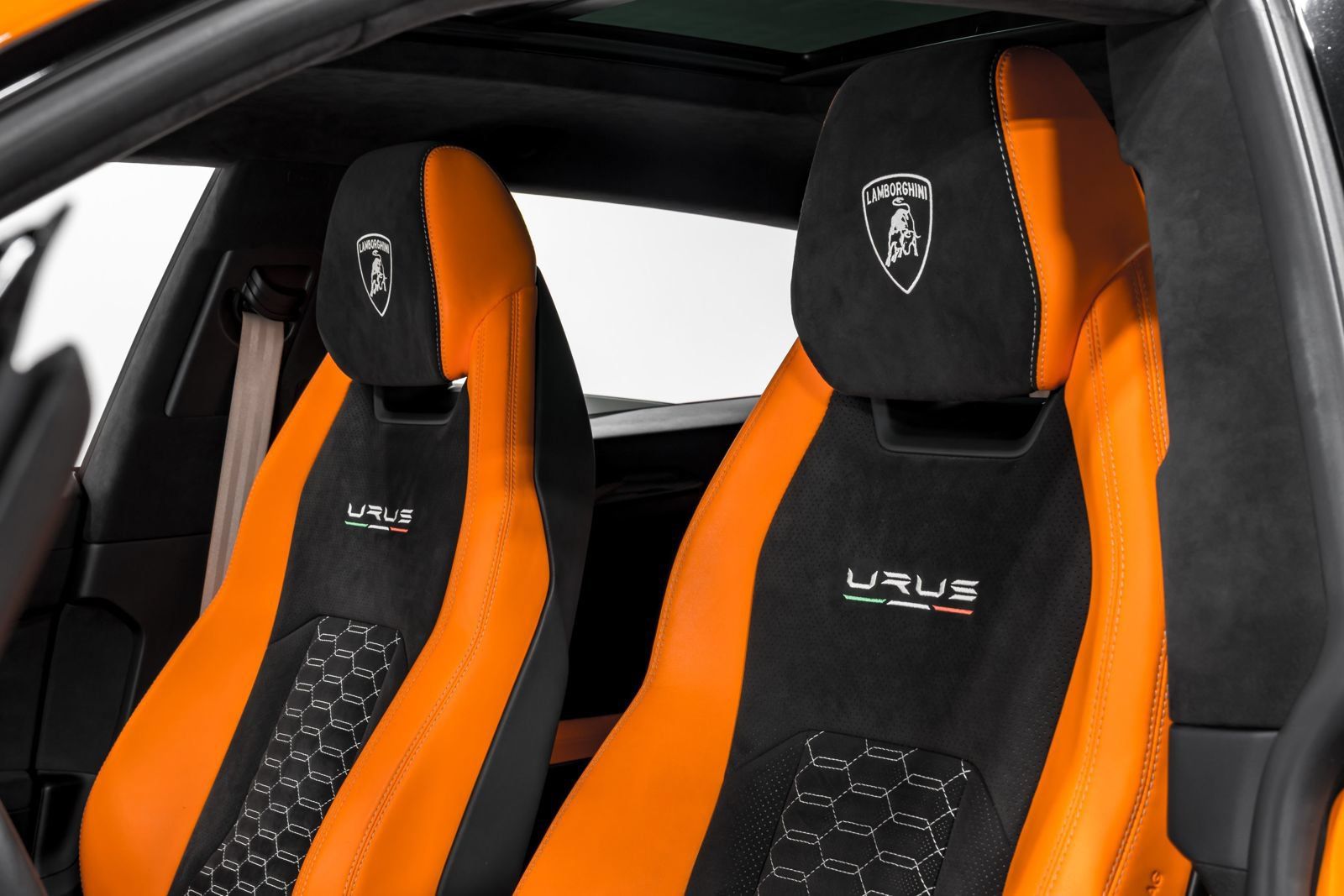 Used 2022 Lamborghini Urus AWD/4WD image 20