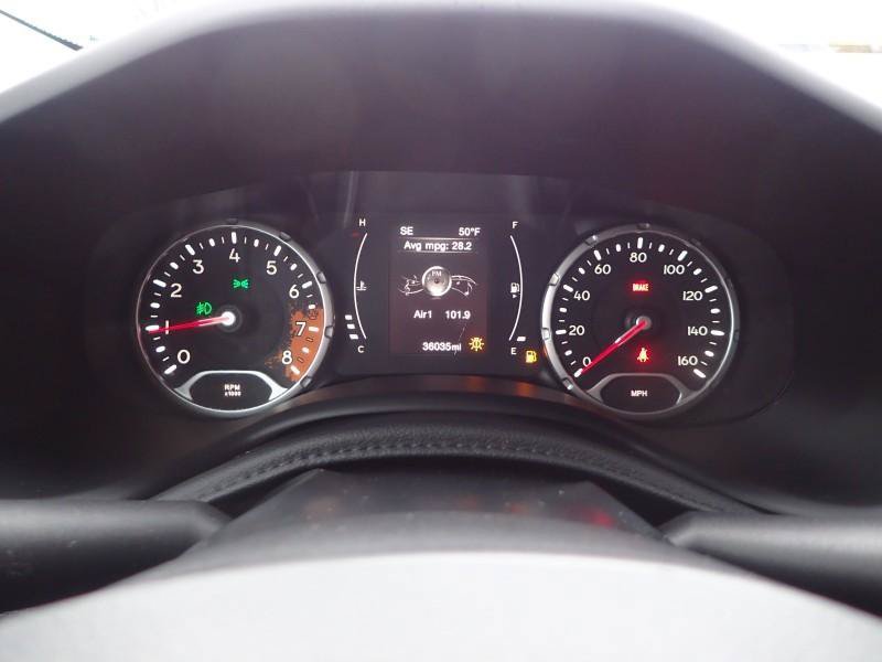 Used 2016 Jeep Renegade Latitude FWD image 17