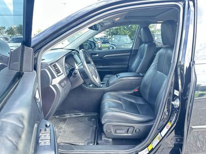 Used 2018 Toyota Highlander SE