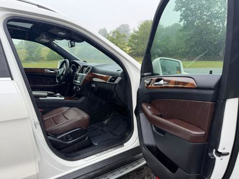 Used 2015 Mercedes-Benz GL 450 4MATIC image 30