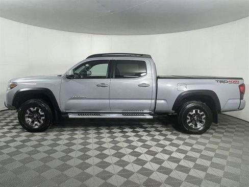 Certified 2018 Toyota Tacoma TRD Off-Road image 4