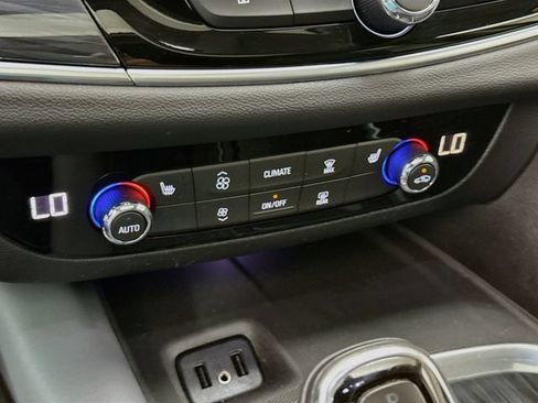 Used 2018 Buick Enclave Essence FWD image 16