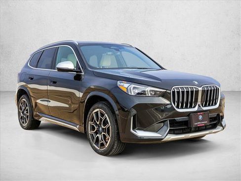 Used 2023 BMW X1 xDrive28i w/ Premium Package image 3