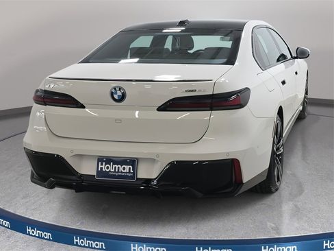 Used 2023 BMW i7 xDrive60 w/ Parking Assistance Package image 7