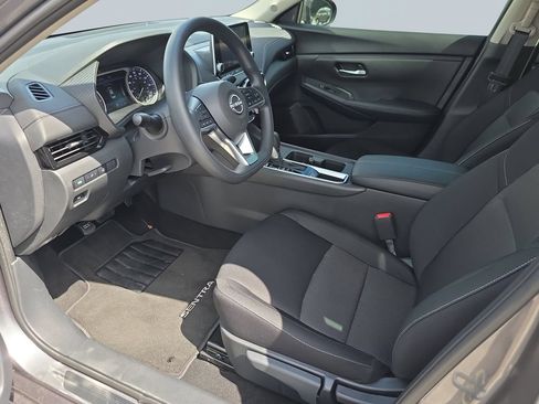 Used 2025 Nissan Sentra SV FWD image 10